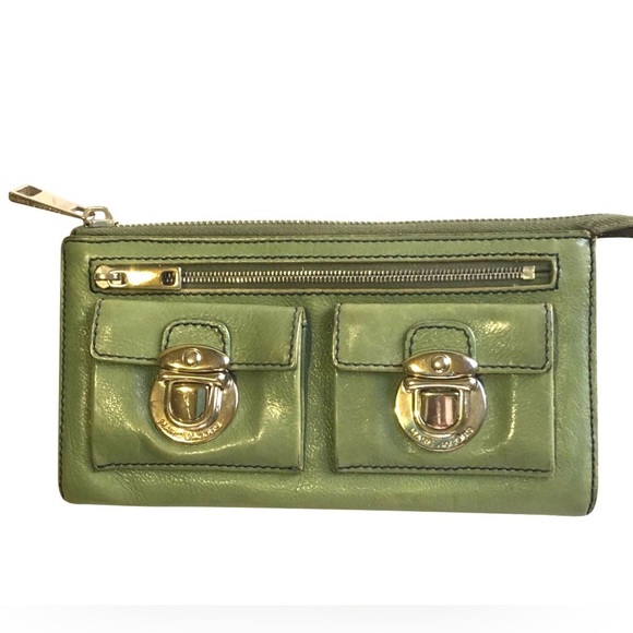 Marc Jacob’s vintage Green Leather Clutch wallet with Gold Accents - Picture 1 of 6